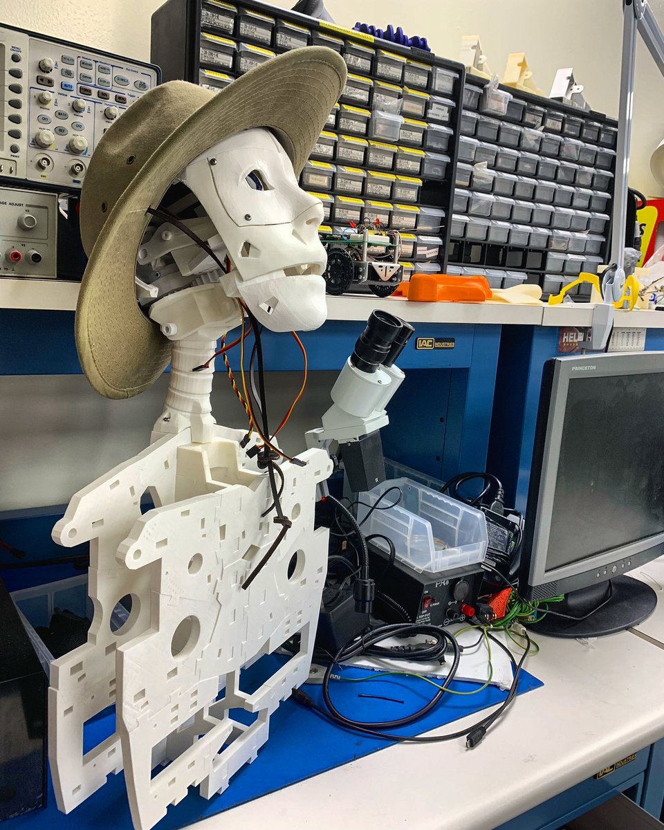 phoenixrobotics's tweet image. Yearning for consciousness⚡️🧠 #robotics #engineering #research #opensource #electronics #programming #design #humanoid #project