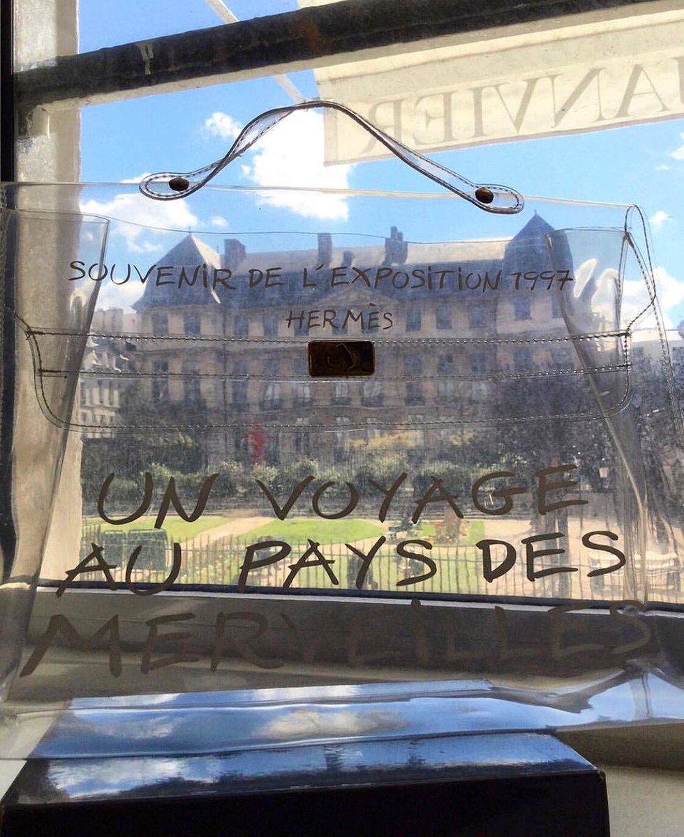 VINTAGEPARISFR's tweet photo. ✨A look of #paris #lemarais store @vintageparis_official #hermesvinylbag #hermesbag #weekenderbag #birkinbag #hermesvintage #hautacourroies #vintageparis #fashionweek  #pfw  #pursebop #boptalk #hermesworld #luxuryoutfit #hermescollector #hermeslover  #kelly #kellybag https://t.co/z4rsDog6YI