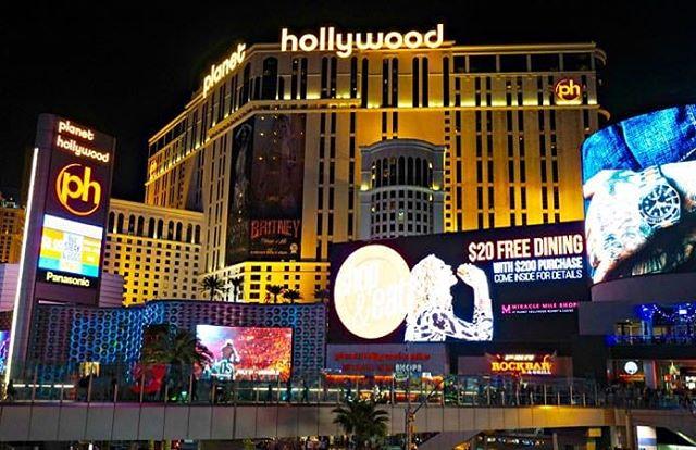 AdaptiveCrypto's tweet photo. It's always a good night in Vegas 😉

#night #nightclub #nightnight #nightout #nightlife #nightshift #nightphotography #nightwish #nightsky #nightmare #nightwing #nighty #nightmarebeforechristmas #nightscape #night_captures #nightscaper #nightingale 
… https://t.co/Jcb6EjnsIl https://t.co/SfJTiyUbzT