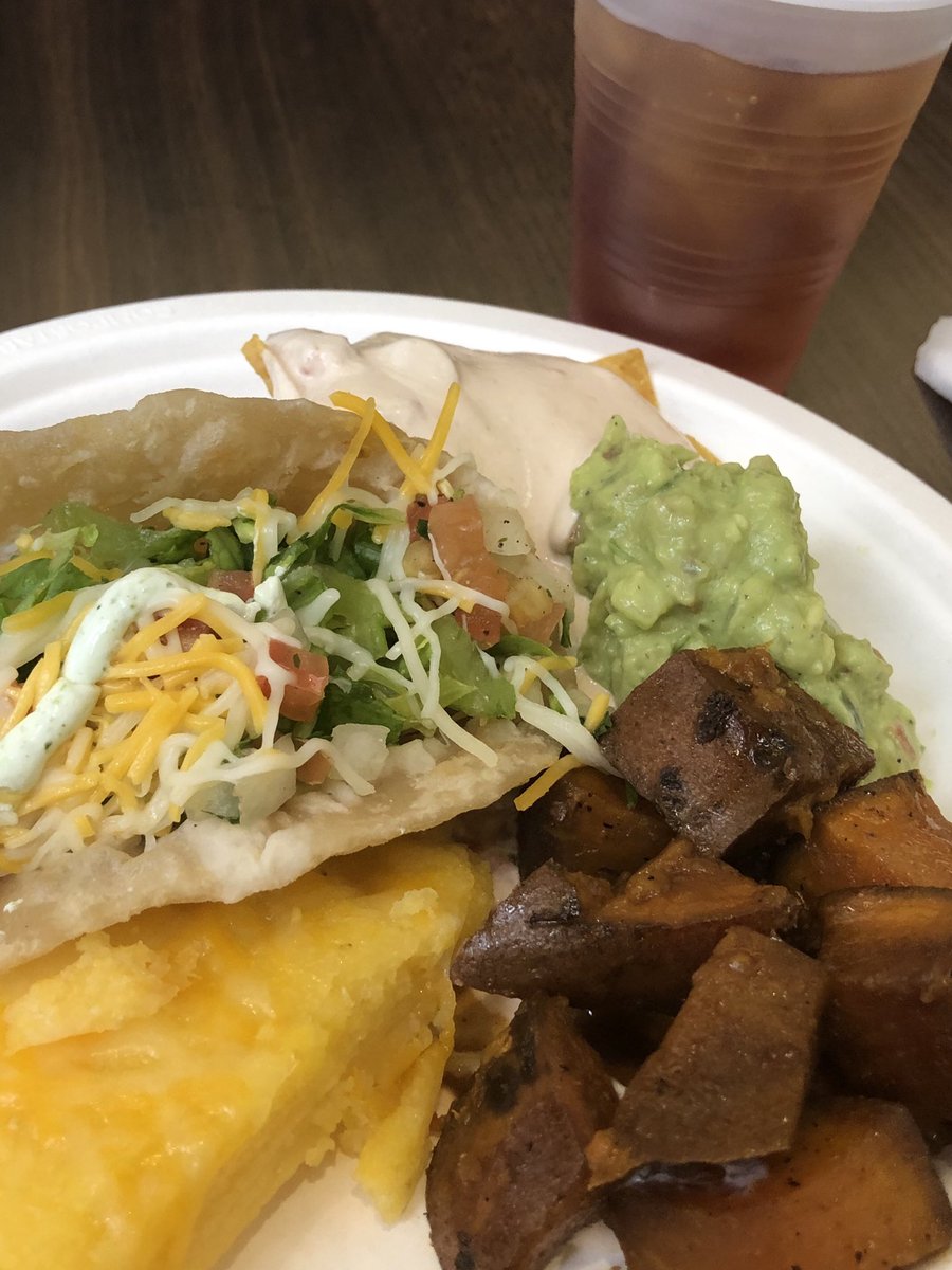 LiteracyOKLA's tweet photo. Great lunch catered by Elote at OKLA Literacy Conference! #OKLA2019  #OSUtulsa #oklaed https://t.co/sao2wWhzsn