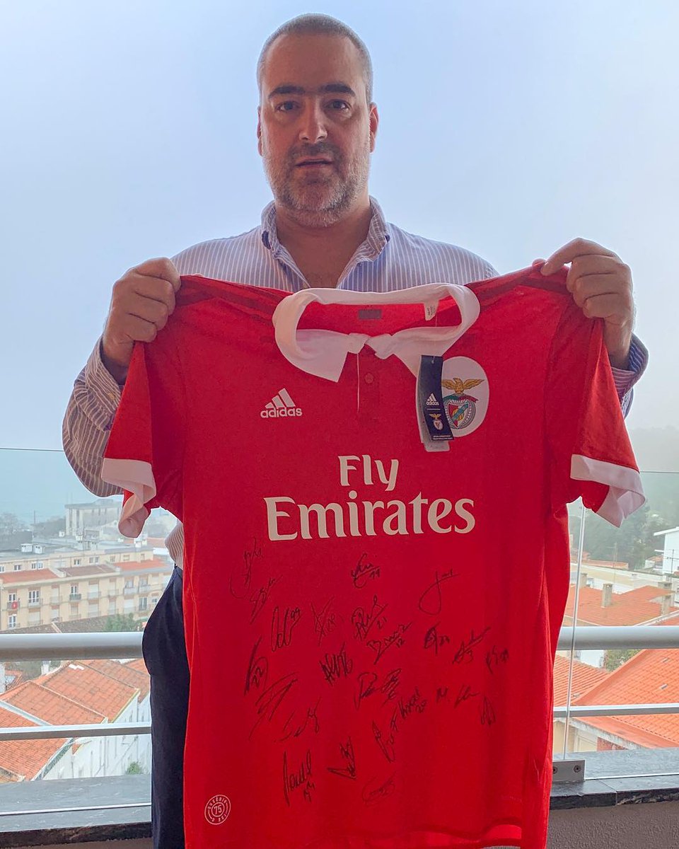 OlitoPedro's tweet photo. show more to represent you truly are a supporter #Benfica #Portugal https://t.co/vkgaTkw90v