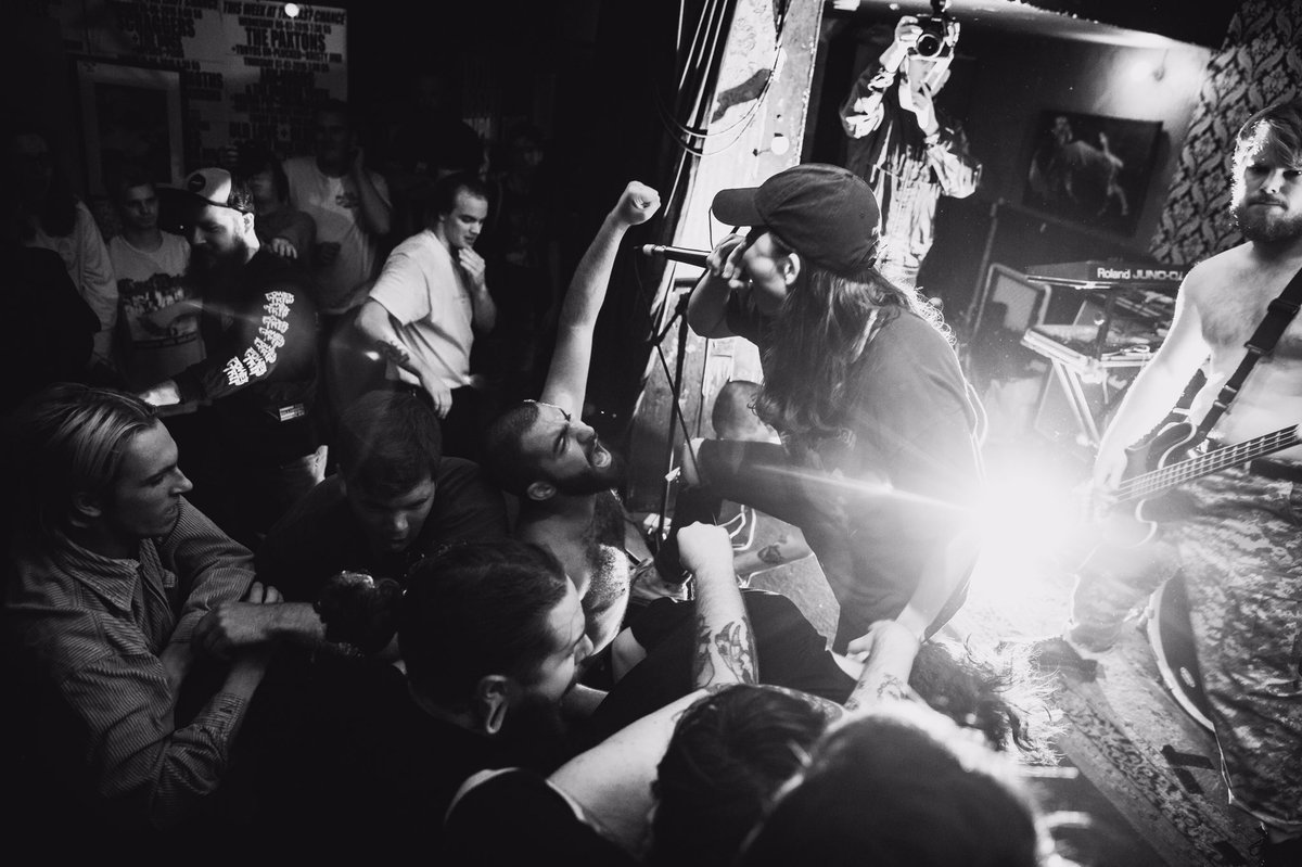 castdownhc's tweet photo. SOLD OUT SHOW LAST NIGHT

ADELAIDE TONIGHT
23/19
DEATH TWITCH
WARPATH
VILE

LAST SHOW OF TOUR
LET’S FUCKING GO https://t.co/Nzks5mZ5Y8