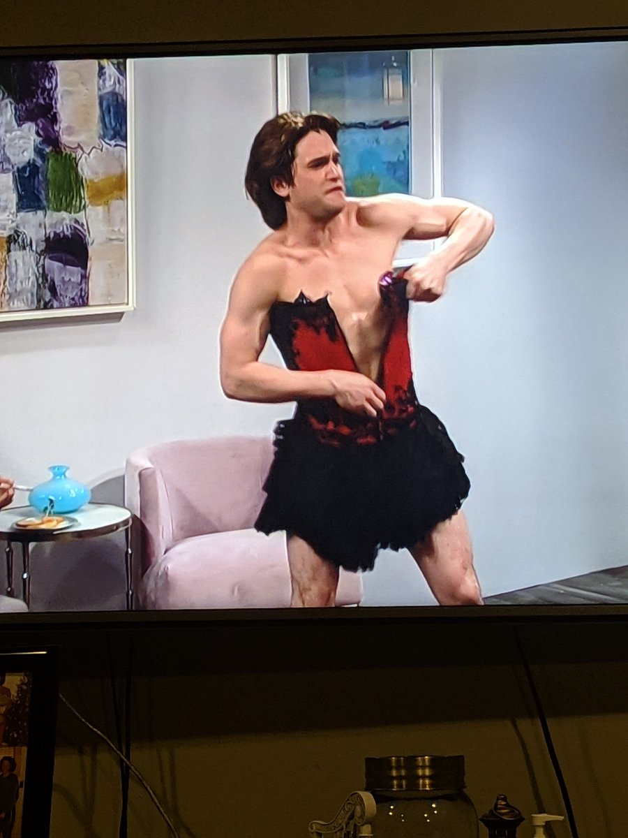 Holly_Wrote's tweet image. Seeing the #KingOfTheNorth in #burlesque is something I didn't know I needed, but here we are. Thank you @nbcsnl @GameOfThrones #GameOfThrones what a scene!