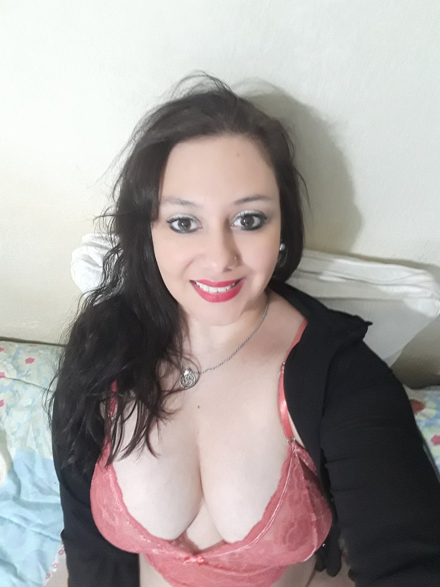 Giulia35175924's tweet photo. Hola mis amores!¡ Estan de fiesta? Quieren terminar la noche conmigo jugando? Entren ahora estoy online https://t.co/aSc4MMv6nH #findecachondo #sexy #hot #pedimeloquequieras @Ruth_ADP @VideochatErotix @videochateroti @pornochachaxxx @ChicasHot__xxx https://t.co/EzKTOl8f8v