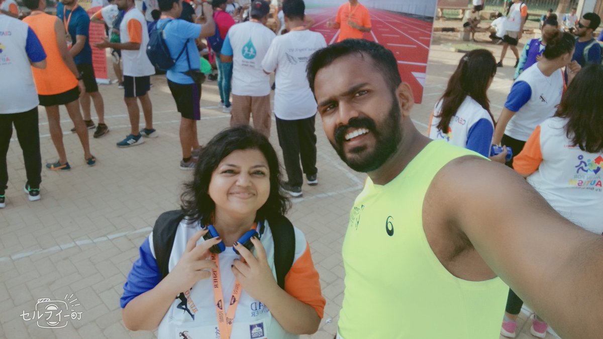 MirchiLaddoo's tweet photo. Met one of my good friends after years, thanks to the marathon. #PerksOfRunning π€£ https://t.co/kD3aYNOdLg