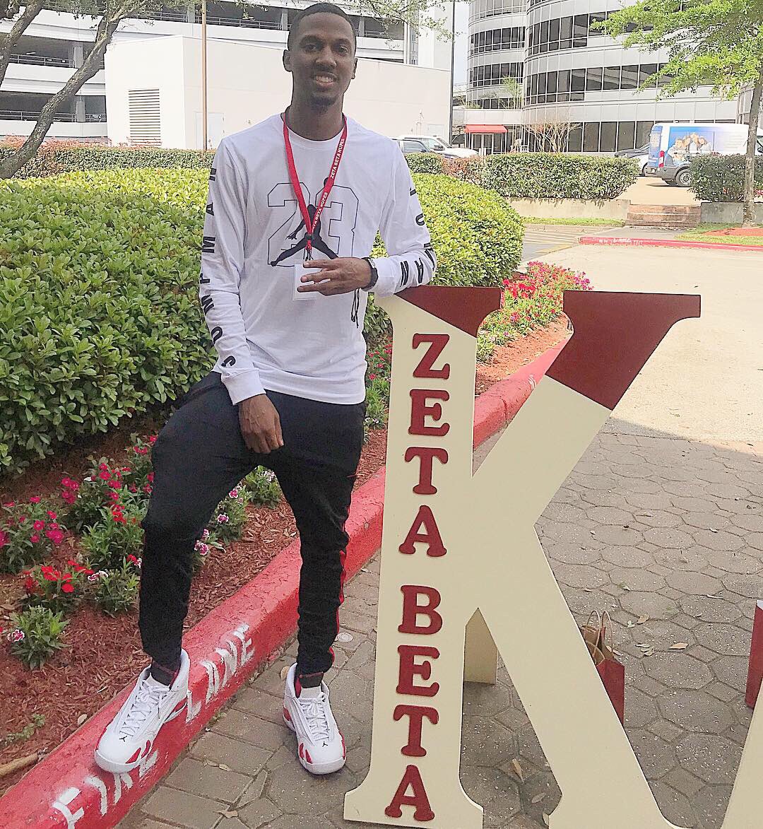 Phi_NullyFamous's tweet image. I am Pluto.. I’m so Zoovy.. I got power #ZetaBeta #Spring2K11 #brotherhood