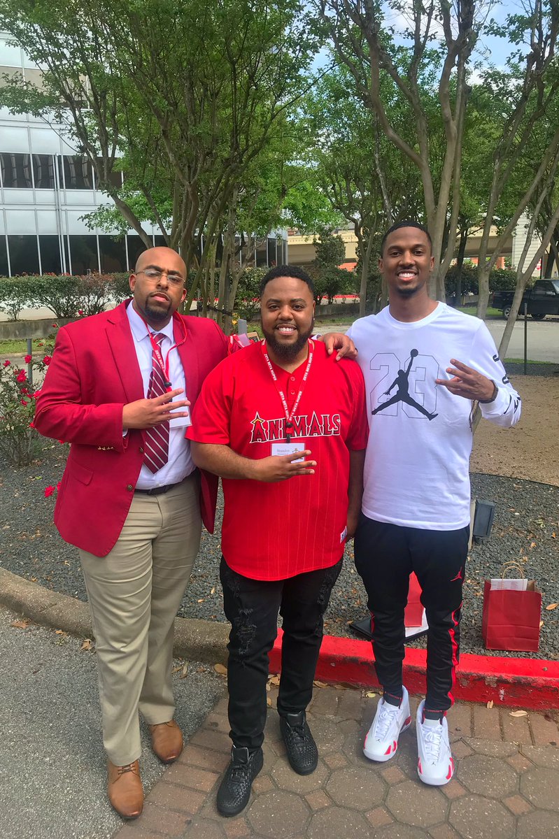 Phi_NullyFamous's tweet image. I am Pluto.. I’m so Zoovy.. I got power #ZetaBeta #Spring2K11 #brotherhood