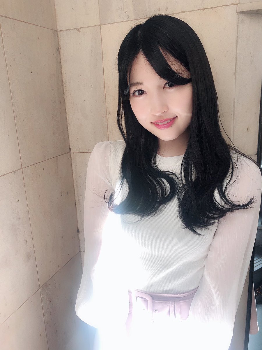 さいごうみずき 斜め向いちゃうのは 前髪が目にかかるから反射的にね ๑ᴖ ᴖ๑ 髪色綺麗にしてもらったよ Wasakijunya0912 暗髪にすると肌が白く見えるから 嬉しいなぁ