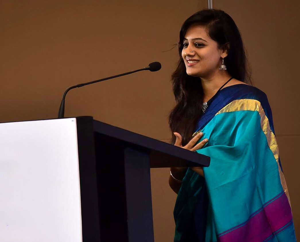 spruhavarad's tweet image. लोकसभा निवडणुका जवळजवळ येत चालल्यात, तसा सगळ्याच पक्षांचा प्रचार जोरदार चालूच आहे. अभिनेते-अभिनेत्रींनी राजकारणात उतरणं हे काही नवं नाही. यंदाही उर्मिला मातोंडकर काँगेसकडून रिंगणात उतरल्याची बातमी तुम्ही ऐकली असेलच. बंगालमधून तृणमूल काँग्रेस कडून..bit.do/Click2ReadLoks…
- स्पृहा