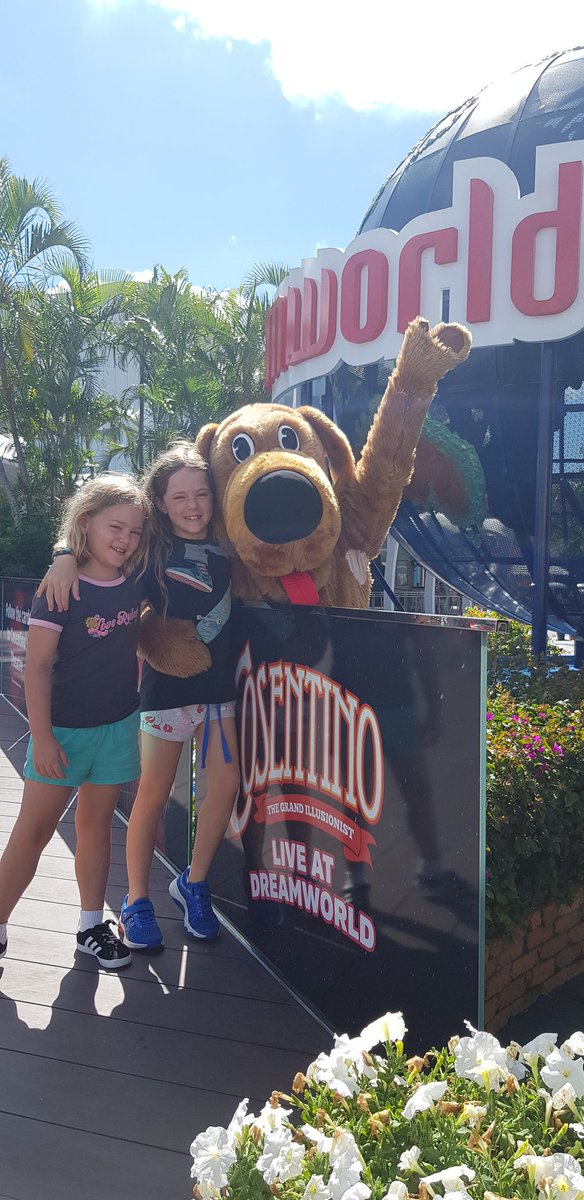 Making friends wherever we go! @Dreamworld_AU #wagsthedog #friends #happydays #holidays #schoolhols