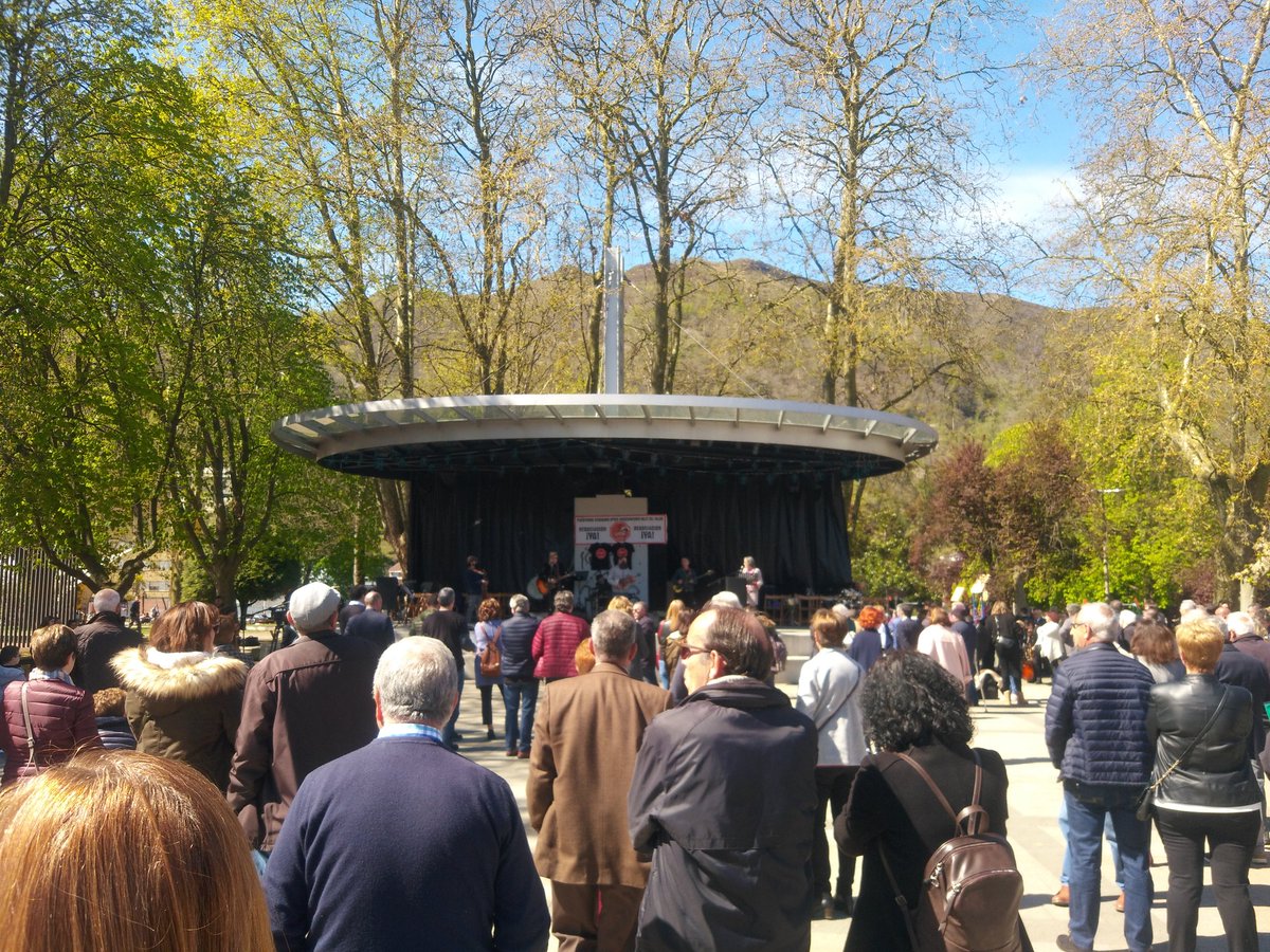 Rafael_Alonso1's tweet photo. Comienza el concierto de apoyo al Conservatorio del Valle del Nalon en Laviana. #stopjuicio eso es lo que defiende el PP del Valle del Nalon y a lo que se oponen PSOE e IU https://t.co/Ey3IIXhAOr