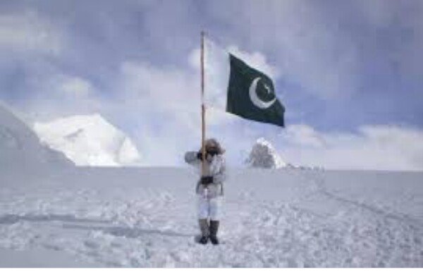 CryptoPK0's tweet photo. The real iron man 👇#HSKPakistan saving forces😍😘
#humSubkaPakistan
#PakistanZindabad
#PakistanArmy https://t.co/G2NnC3PpvW