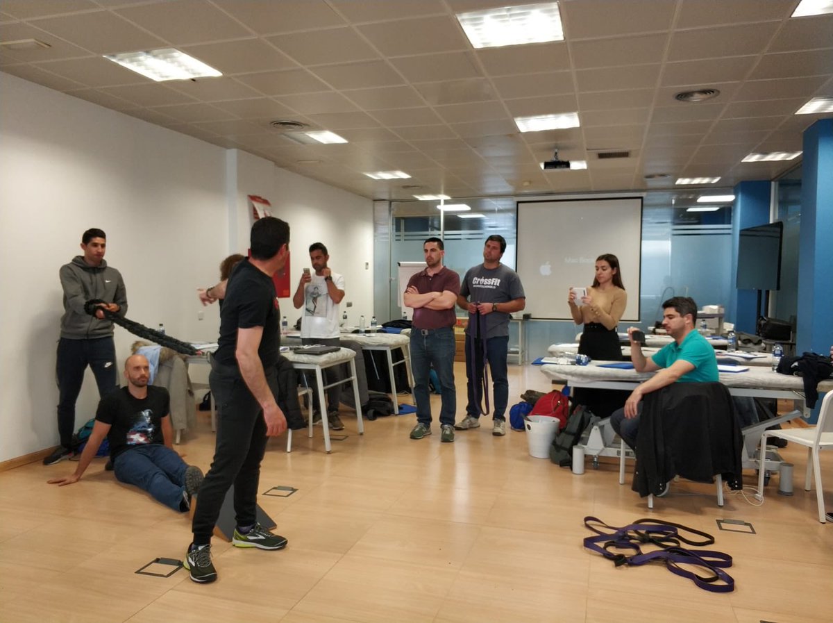 MVClinic's tweet photo. Ayer finalizó el “workshop de #fisioterapinvasiva y ejercicio terapéutico aplicado a las lesiones musculoesqueléticas de la extremidad inferior” con dos grandes docentes que cuentan con una gran experiencia en este ámbito de trabajo @sjimenezrubio_ @Joselu91estevez @primfisio https://t.co/Fj1xpwsEyM