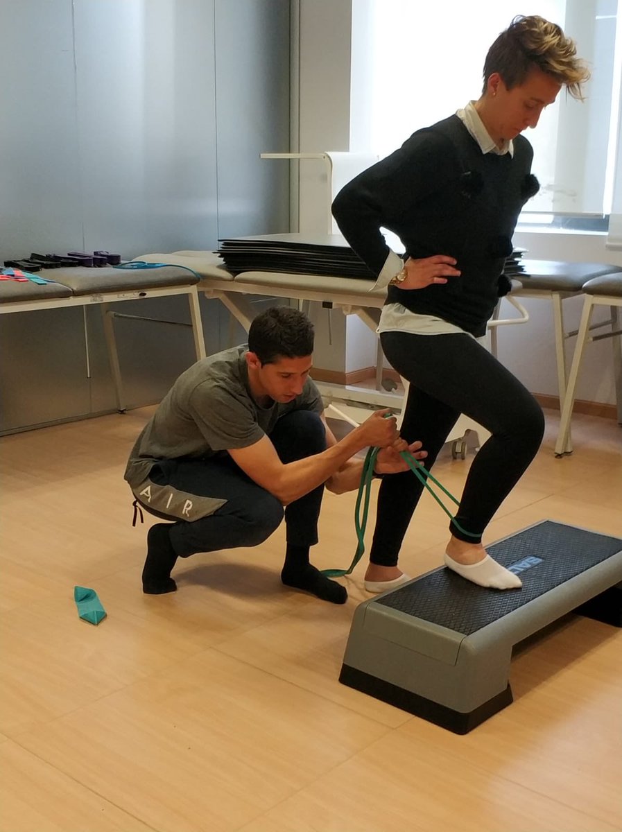 MVClinic's tweet photo. Ayer finalizó el “workshop de #fisioterapinvasiva y ejercicio terapéutico aplicado a las lesiones musculoesqueléticas de la extremidad inferior” con dos grandes docentes que cuentan con una gran experiencia en este ámbito de trabajo @sjimenezrubio_ @Joselu91estevez @primfisio https://t.co/Fj1xpwsEyM
