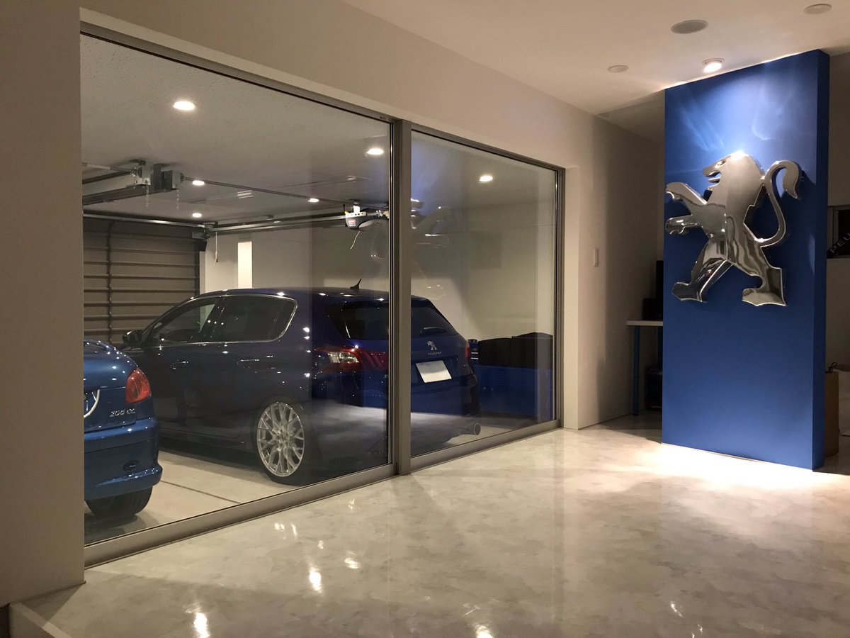 おだち 家建てました 夫婦揃ってプジョーオーナーの車好きなので こんな家になってしまいました