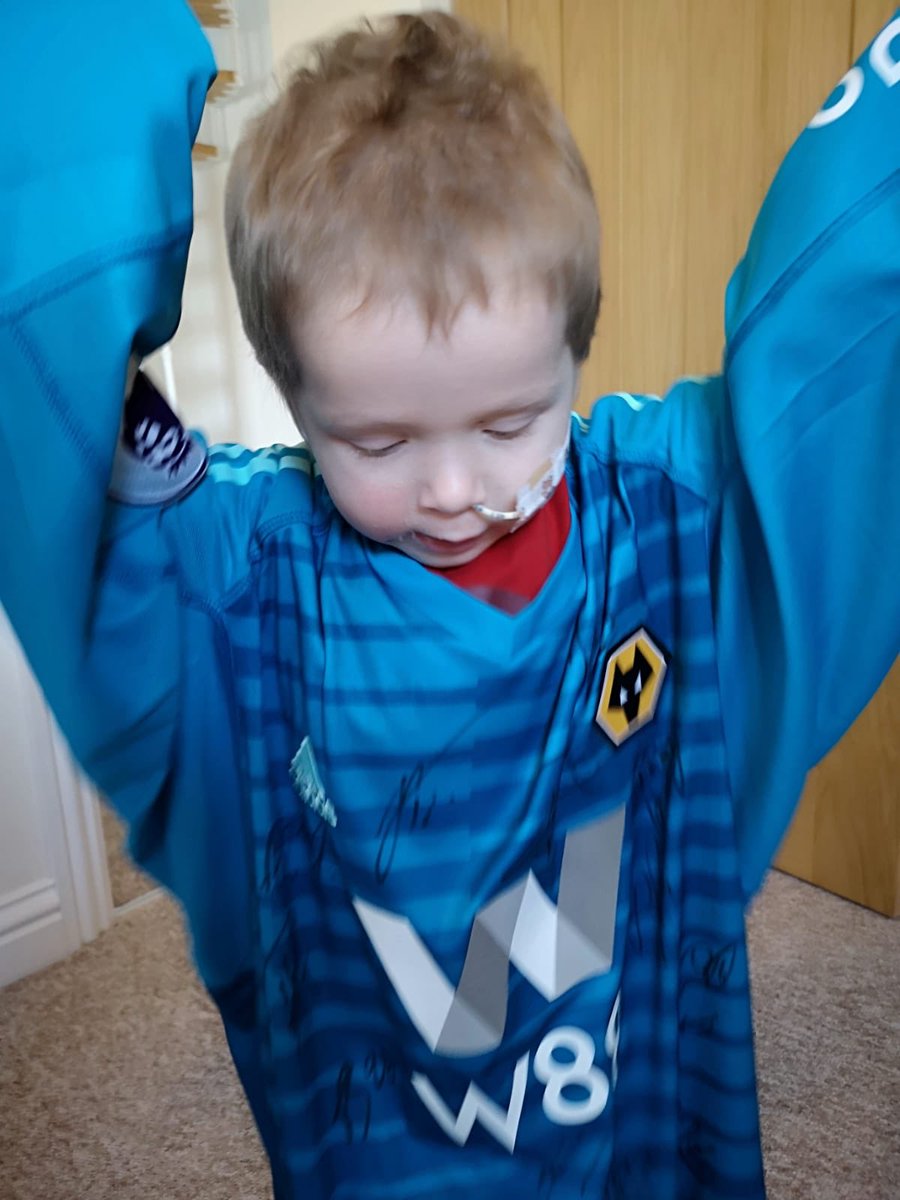 We have a new highest bid £580! AMAZING! Harry <a href="/NeuroblastomaVs/">Harry vs Neuroblastoma</a> is so pleased! who’s going to give us the next bid?come on #wolves I know you will want to support a little boy who is supporting you #wolvesharrysheroes DM me to bid! #WolvesatWembley #wolvesayewe #WolvesatWembley