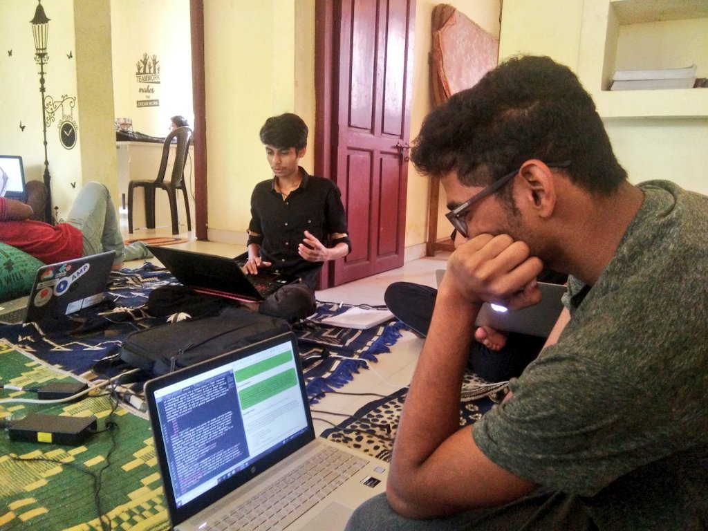 fossdot's tweet image. #hackathonday at codeBucket Labs. A hackathon ONLY for first years. #cBLabs @CodebucketLab