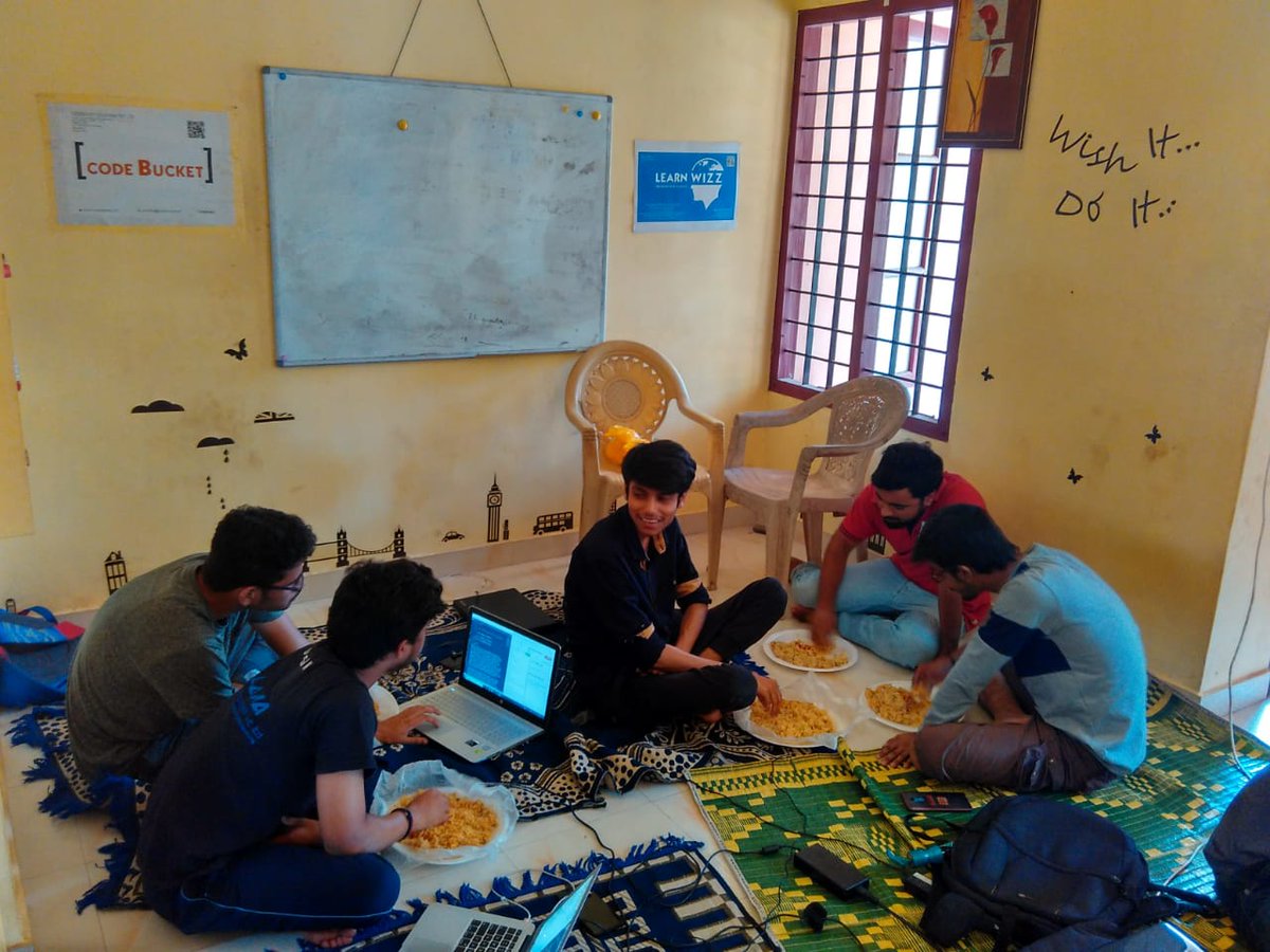 fossdot's tweet image. #hackathonday at codeBucket Labs. A hackathon ONLY for first years. #cBLabs @CodebucketLab