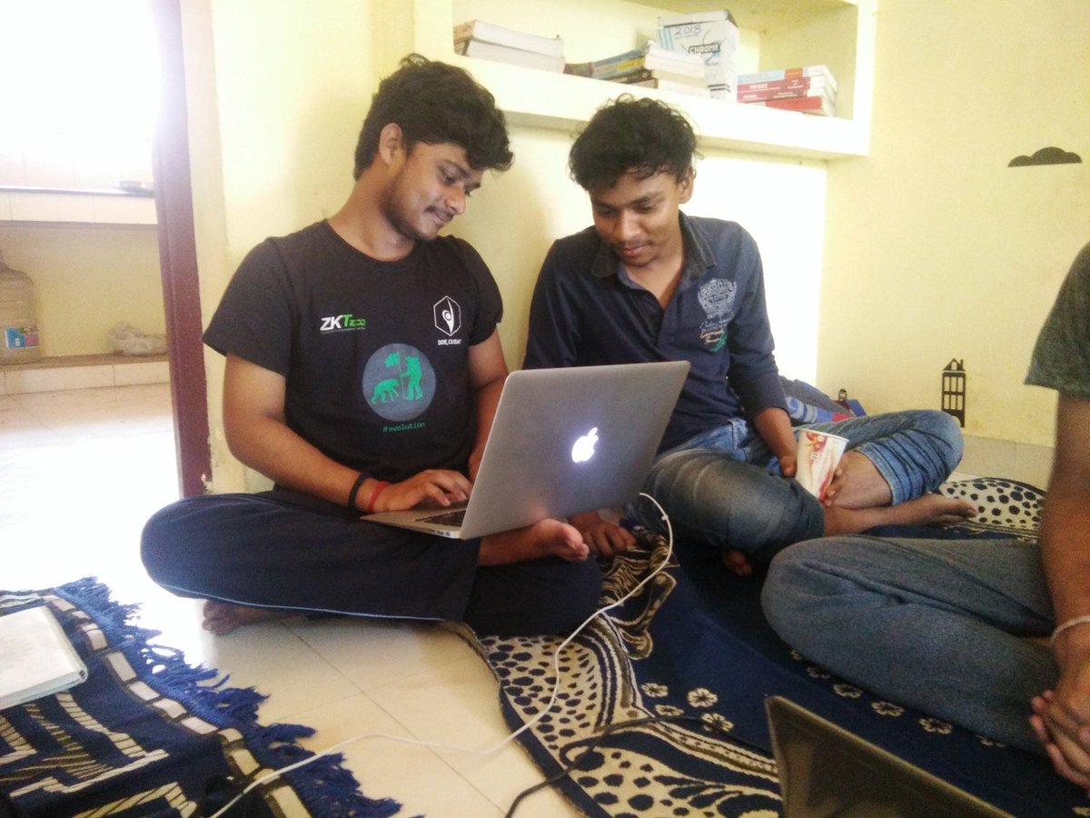 fossdot's tweet image. #hackathonday at codeBucket Labs. A hackathon ONLY for first years. #cBLabs @CodebucketLab
