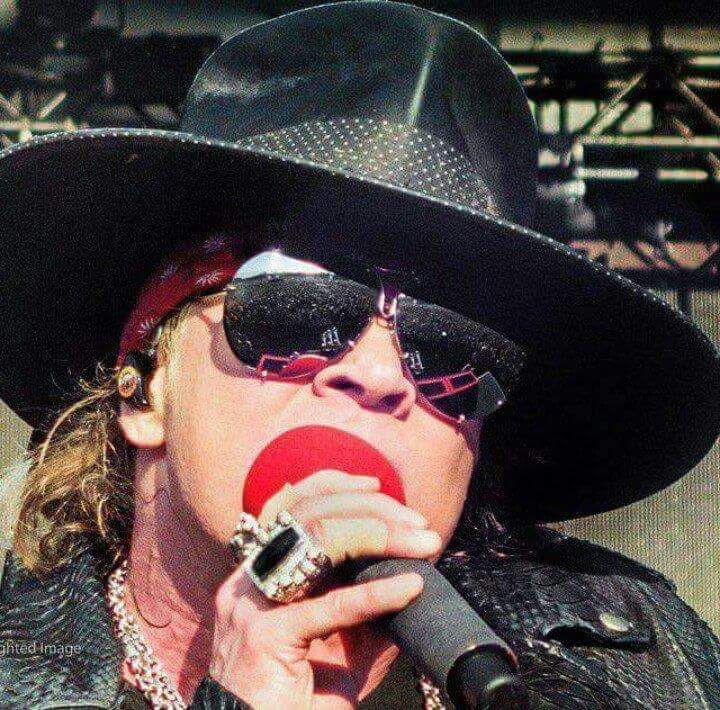 A saudade tem boa memória...
Não me deixa esquecer de você!

Bom dia gunners!☕🌞🔫🌹