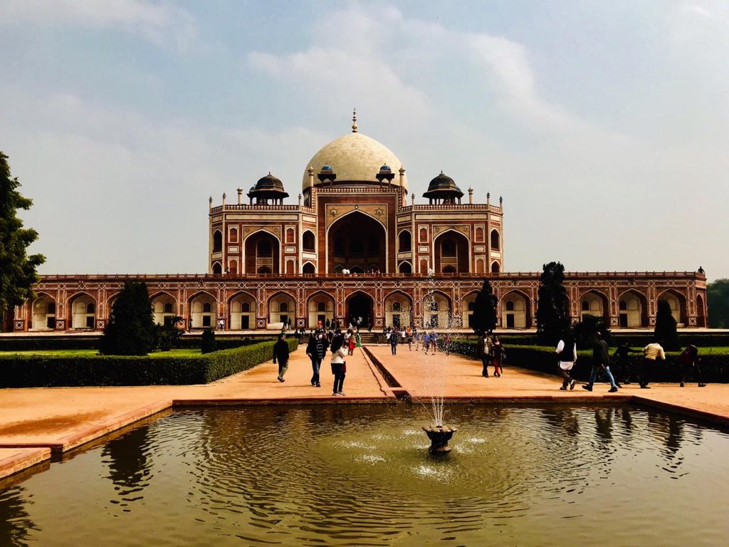prashastisri's tweet photo. Amidst all the noise & the chaos lies our history. These islands of culture make us the people we are. This is why I love you Delhi. #HumayunKaMakbara https://t.co/BaaNLwbyyf