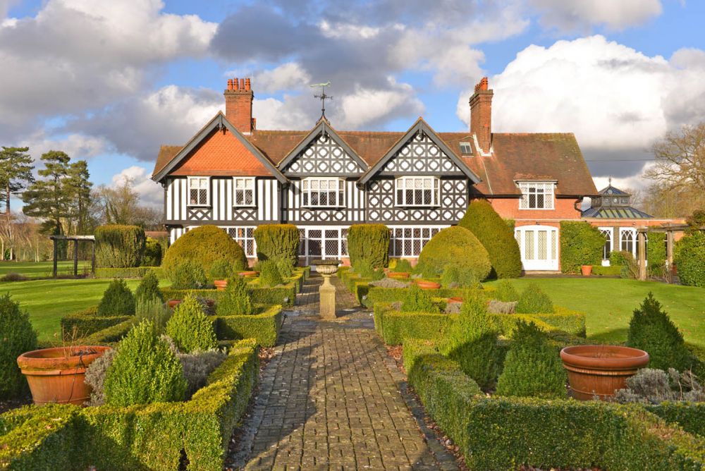 LocalityLtd's tweet image. Early 20th Century Lutyens – style Manor House set in 6 acres of gardens, 8 miles from M25 near Slough.  available for film, photoshoot &amp;amp; event hire. Find out more: bit.ly/2UnJzlx #filmmaking #locationscout #location
