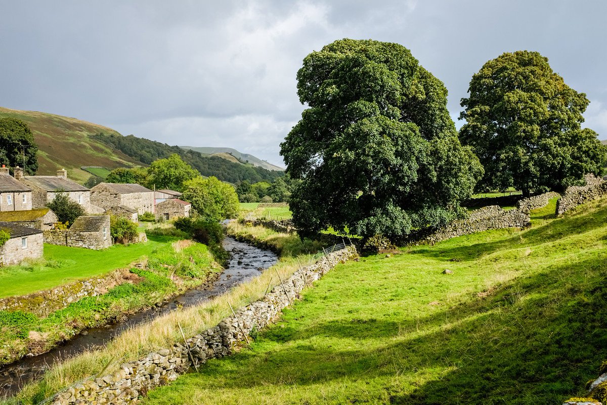 VisitRich's tweet photo. Thwaite is a small village in the Yorkshire Dales, located between #Muker and #Keld, in #Swaledale 📸🌿🚴

With two long distance walking paths running through it (#CoasttoCoast and #PennineWay) - it’s the perfect location for a Sunday stroll in the countryside! 👣 #GetoutExplore https://t.co/Q5XYiQpxS4