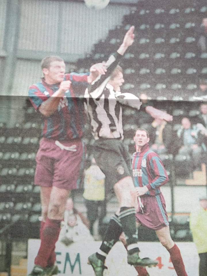 Notts County <a href="/colincaton/">Colin Caton</a> miss the fellah in the background.x