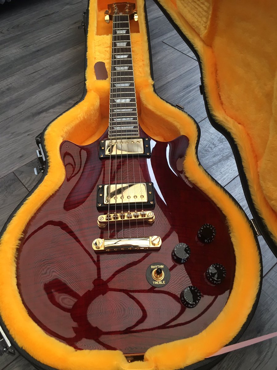 Woke up in a fuck it mood, so I’m off to hawk this around the fair to find a buyer. Any offers? #guitarsale