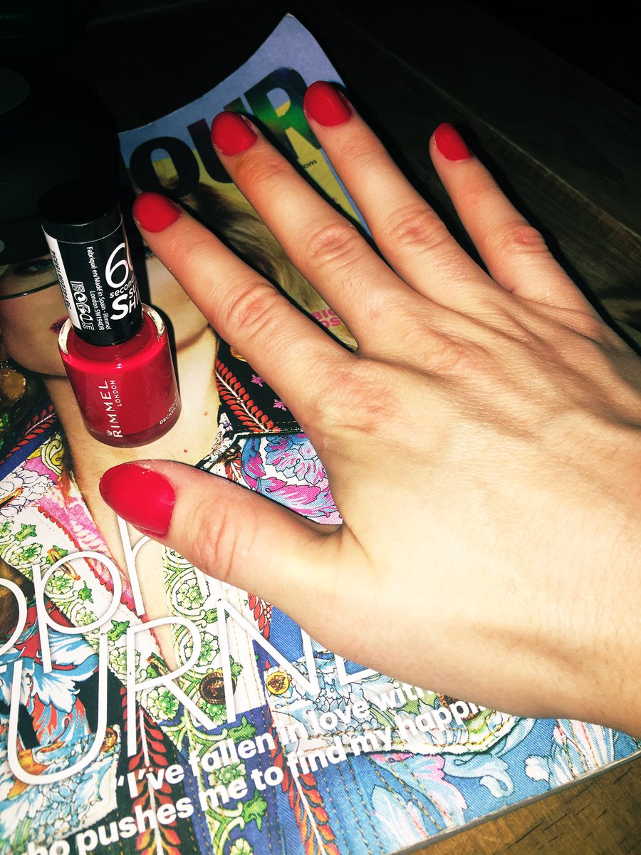 emmmmap's tweet image. Queening on this fine Sunday morning 🔮📧, this burst of motivation I’ve had throughout the night has been a god send😉plans plans and more plans mean busy busy busy and when ur busy ur at your best so the best is what I’ll be 👌🏋🏻‍♀️ fresh polish feelin fine #andillriseup 👩🏼‍🦳👑🥂🎧