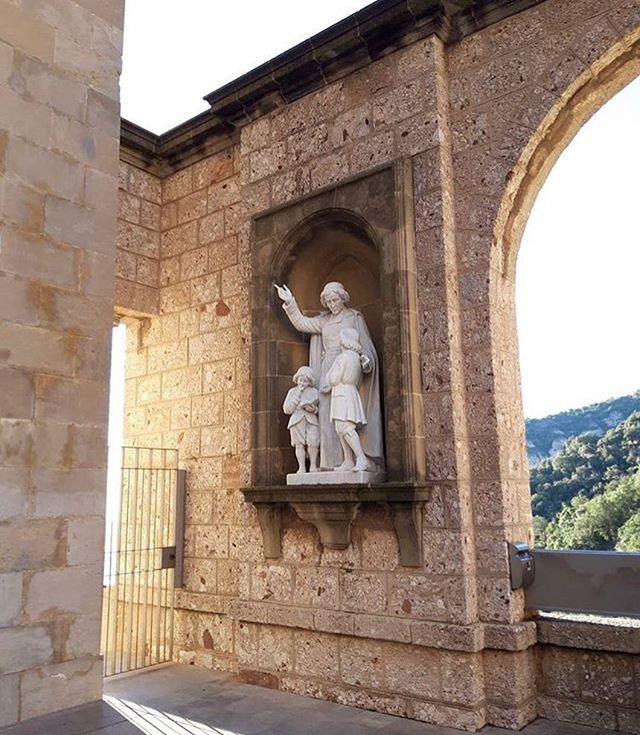 #300LaSalle Monserrat, Cataluña | #SomLaSalle by <a href="/angelfilosof/">Àngel Pons ن🍉</a> | [ENG] We want to promote #300LaSalle as a worldwide trend. Help us! This Sunday we will have our first challenge. April 7th - April 30th - May 15th. Let’s tweet telling why you are happy be… bit.ly/2UlXidd