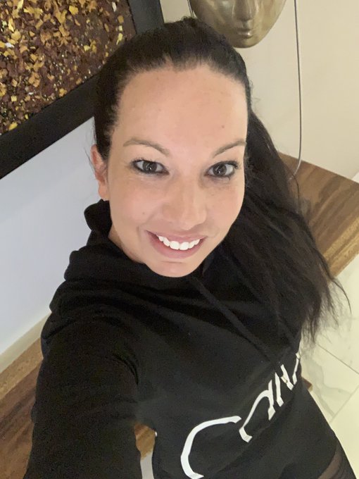 Guten Morgen 💋 https://t.co/mkg2m6eTqh<a href="/tag/model"class="tags"><span>#model</span></a><a href="/tag/followme"class="tags"><span>#followme</span></a><a href="/tag/germany"class="tags"><span>#germany</span></a><a href="/tag/longhair"class="tags"><span>#longhair</span></a><a href="/tag/redhair"class="tags"><span>#redhair</span></a><a href="/tag/monday"class="tags"><span>#monday</span></a>