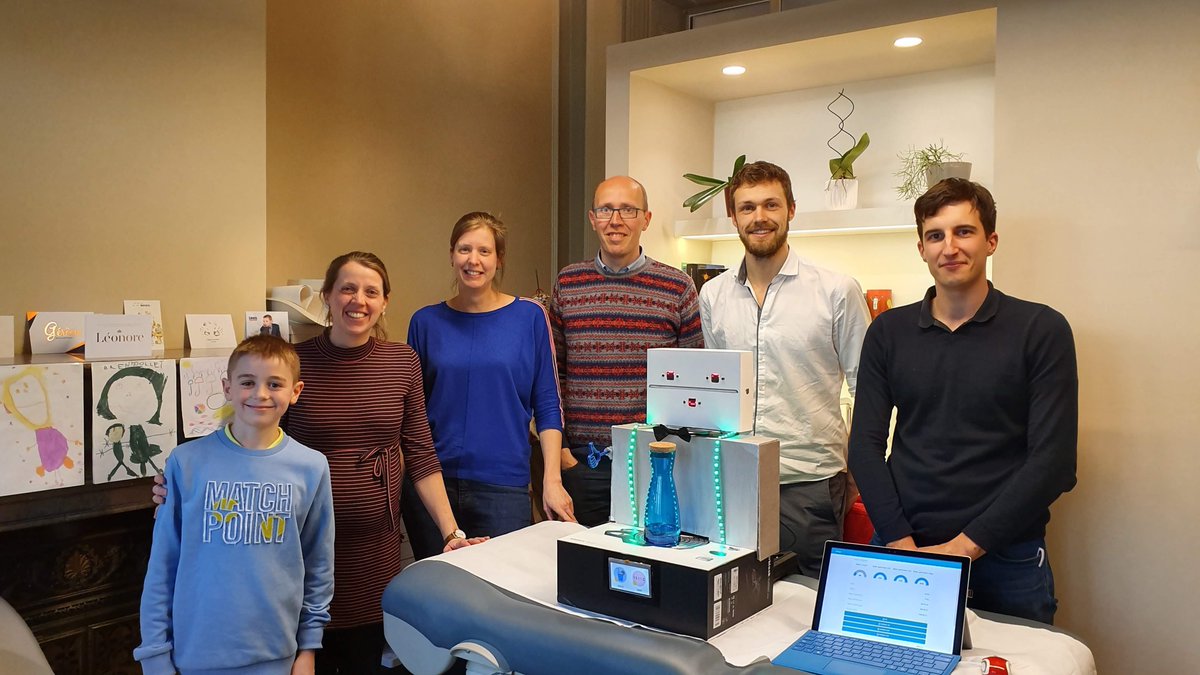 CoderMauro2008's tweet photo. Het is geen #MiFlo geworden maar een eigen uitvinding. Het is een robot die kinderen stimuleert om voldoende water te drinken. Ik mocht Ami:go voorstellen aan een dokterspraktijk en nefroloog. Aftellen naar #teamscheire seizoen 2 of #teamscheire jr.?😉
@lievenscheire @aliekens https://t.co/Gsz3bGlh9b