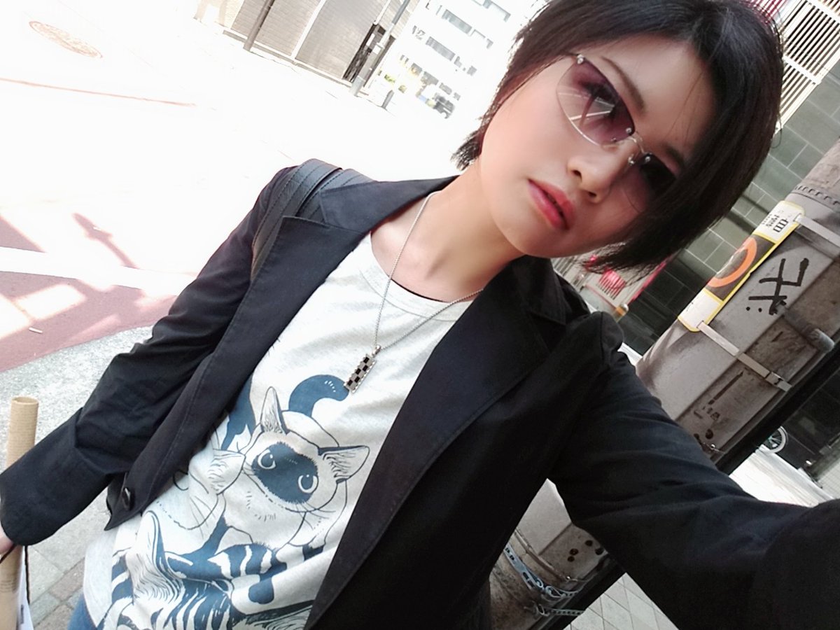 RUCA1203's tweet photo. 来週の14日㈰のライブに向けて最終調整!#MistyA
ギターさんドラムさんをゲストに迎えて生バンド仕様に✨
今日はちょっとラフに
猫さんTシャツなRUCAですฅ•ω•ฅ https://t.co/Qr9ajhgXEr