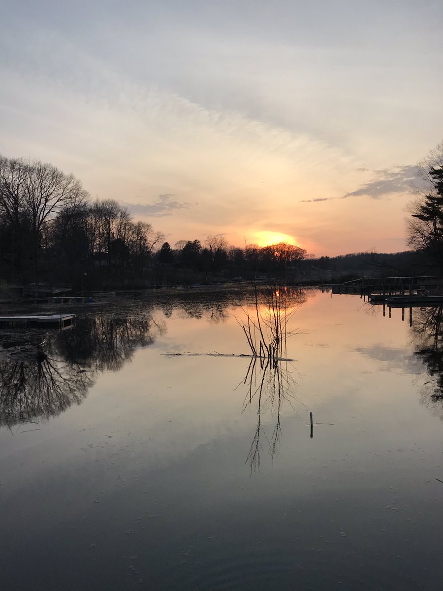 DEVOTINGGRANT's tweet image. I fucking live for warm spring nights. Walking bridges and seeing the sunsets 😍😍