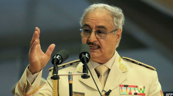 mikelayestaran's tweet photo. 1-Vamos con un nuevo hilo sobre #Libia donde #KhalifaHaftar no hace caso a la comunidad internacional y prosigue su avance sobre #Trípoli 
Este es el veterano mariscal que asegura controlar "la mayor parte de #Libia" y que ahora quiere la capital
Foto @AFP https://t.co/PFamKjCgri