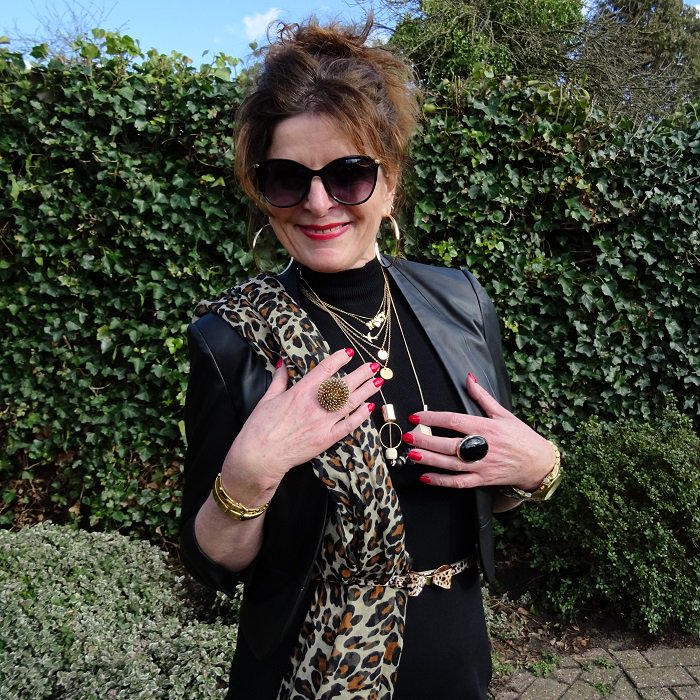 nancybaten1's tweet photo. Accessories Make the Look! Match made in Seven #accessories #bloggers #fashion #fashionbloggres #MatchmadeinSeven #outfitinspiration #series #stylebloggers https://t.co/ZGanLGPcB4 https://t.co/jqEN4JoFZB
