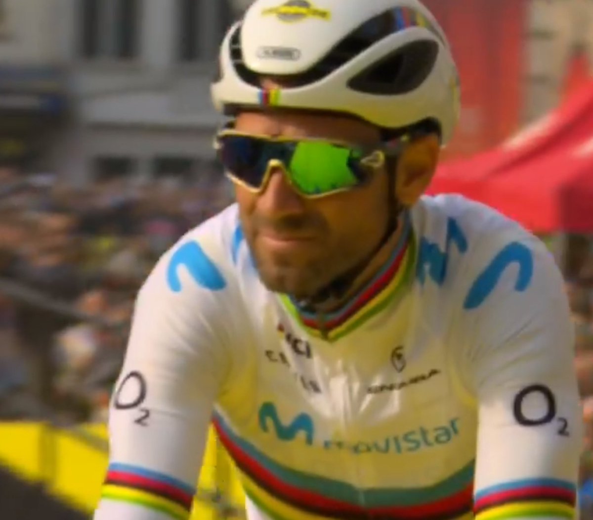 Movistar_Team's tweet image. A special-edition GameChanger helmet from ABUS will be used by our World Champion @alejanvalverde at #RVV19, combined with top support from @oakley. Thanks, guys! 👌😉

#performanceprotection #abuscycling #OneObsession #RondeVanBala 🌈🇧🇪