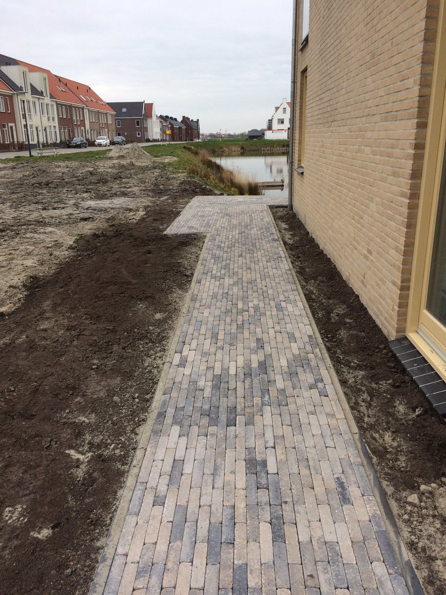 hiemstrabestrat's tweet photo. We hebben weer een mooie klus geklaard #leeuwarden #wiarda https://t.co/FXOvgCyrDq https://t.co/mDbflHowHE