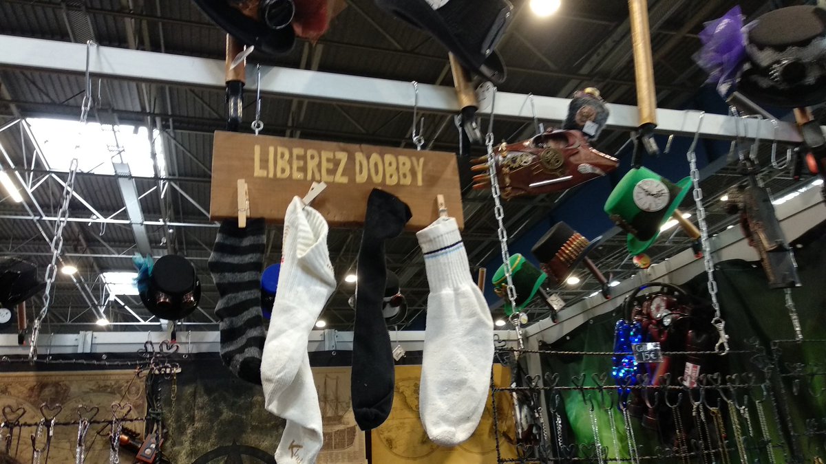 GAMEWAVETV's tweet photo. Sabre laser, baguette magique, épée quelles que soient vos armes le @HeroFestival13 vous attend aujourd'hui pour terminer ce weekend de folie https://t.co/L7TUX5XWtq