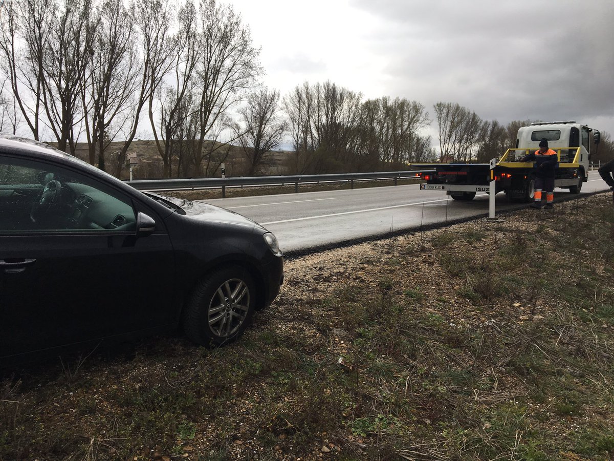 Egunon. Galizan egon behar ginen orain, kartzelako lagunak bisitatzen. Etxean gaude, ordea.
Kotxea matxuratu zen eta ez genuen heltzeko biderik topatu. Hiru lagun eta 9 urteko neskatoa gindoazen.
Zigor honen zentzu bakarra mendekua da. Ez du justiziarekin zerikusirik.
#Etxera