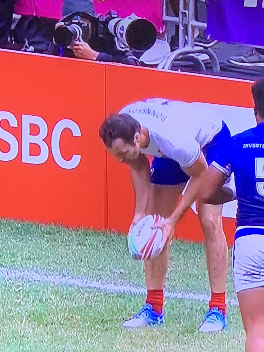 Félicitations aux Bleus à sept pour leur qualification en finale du <a href="/OfficialHK7s/">Hong Kong Sevens</a> et en particulier à <a href="/PaulBonnefond/">Paul Bonnefond</a> ! #HK7s #trytime #Rugby7s