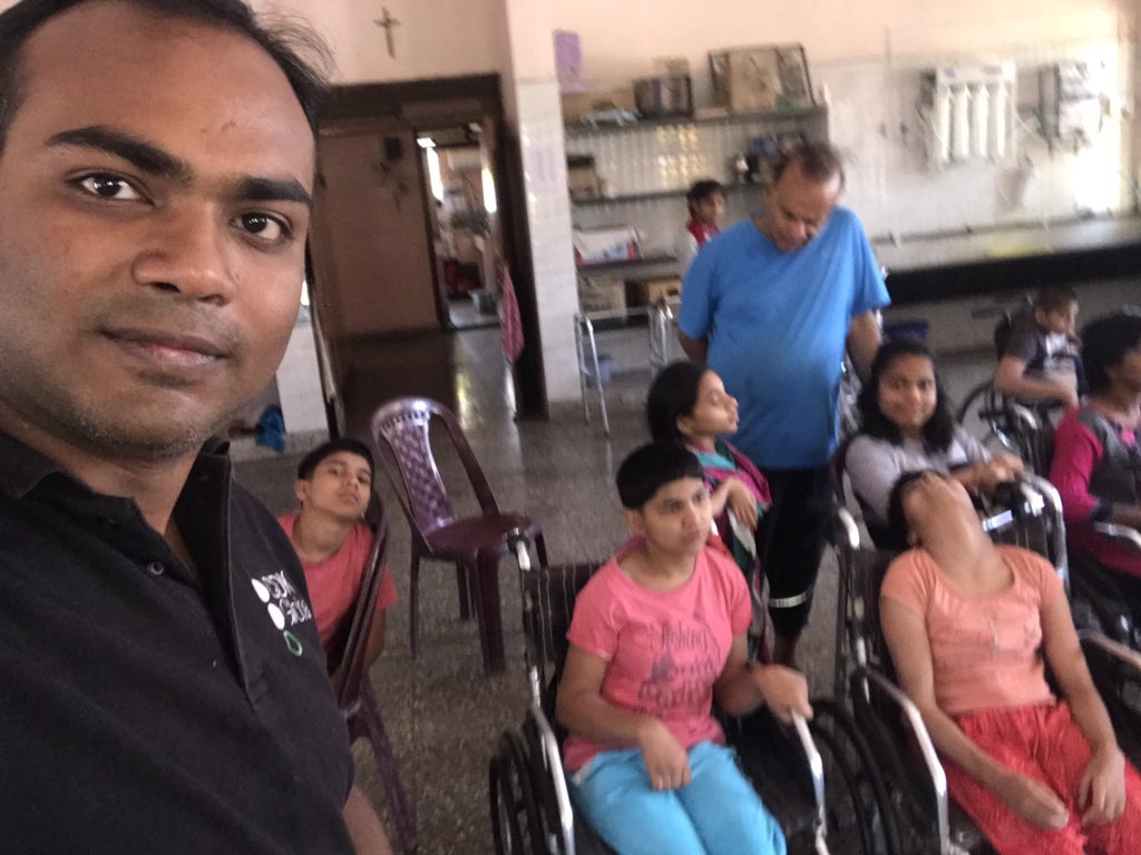 AkashNirabhra's tweet photo. Lunch with these special kids 😊 Spent some quality time in connect week 😊 #cdkconnect #cdkcsractivity https://t.co/fBEfCJhMrZ