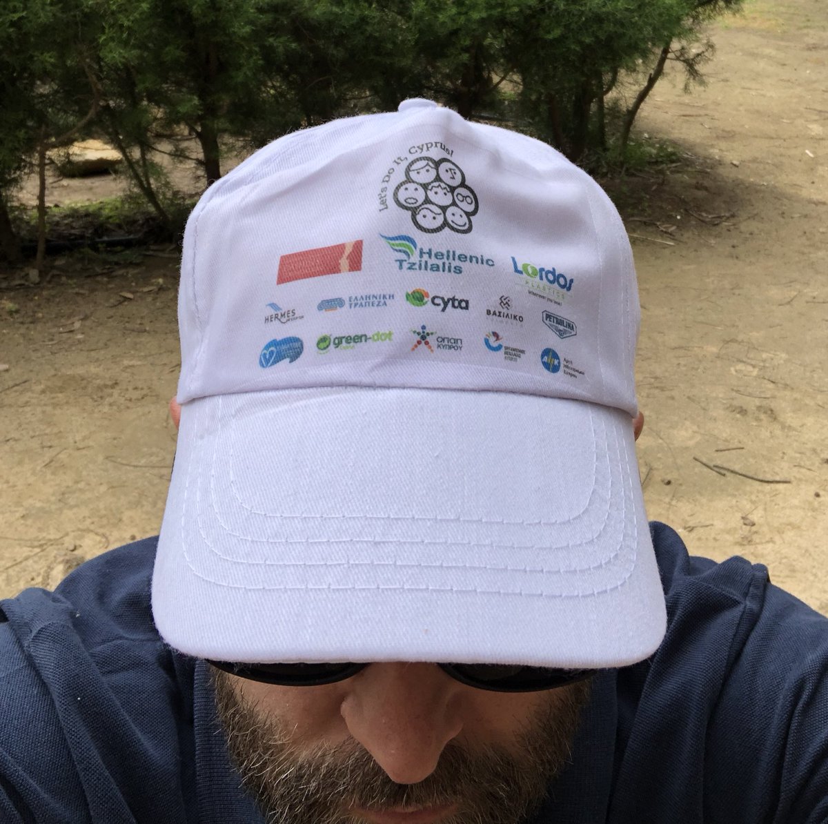 AusHCCyprus's tweet photo. Great to see so many ppl and businesses taking action to protect the environment in 🇨🇾. Pleased to support #LetsDoItCyprus2019 and to help clean up Athalassa Park @Ioanna_Panayiot @YiannakiYiannis #TogetherCyprus https://t.co/vmw1XLNViL