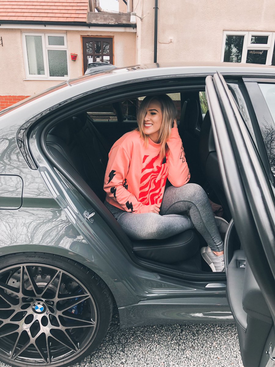 bellaraefit's tweet image. forever wearing baggy jumpers &amp;amp; gym leggings 🤷🏼‍♀️ #bmw #gymshark #f80m3