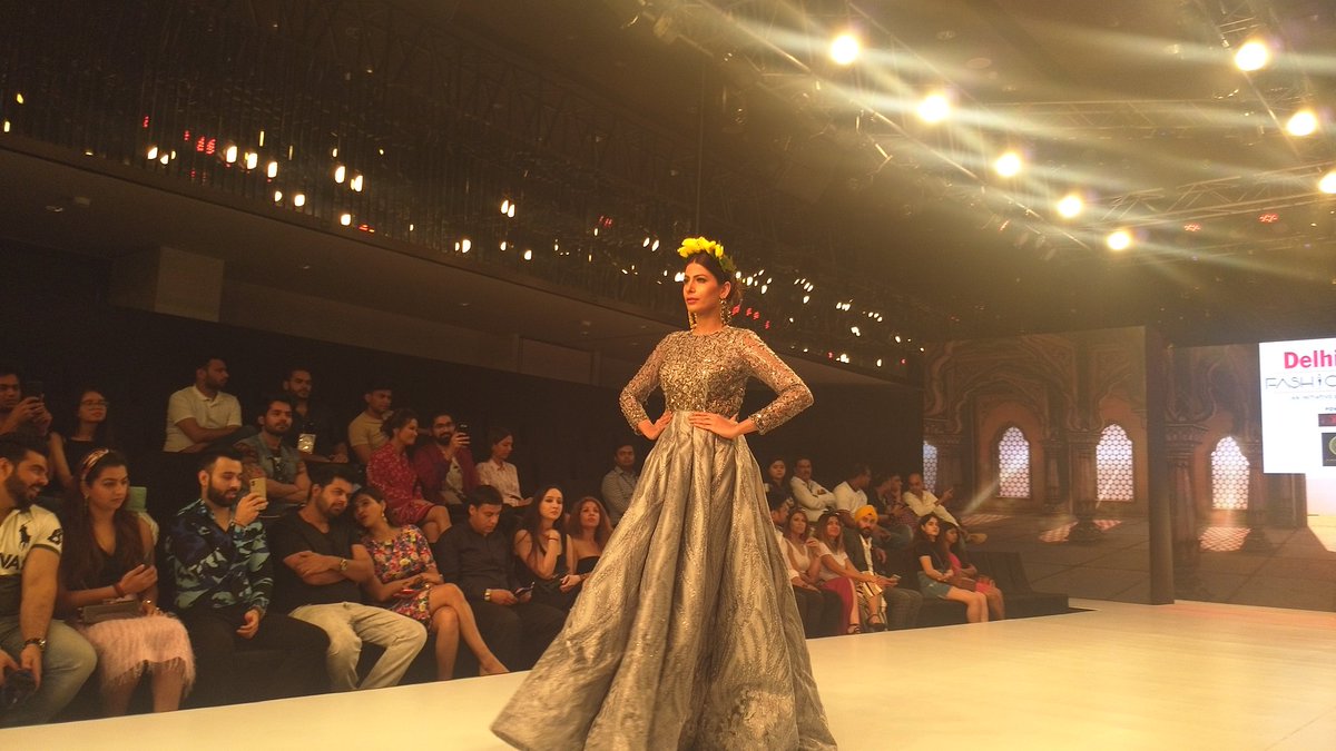 DelhiTimesTweet's tweet photo. Here's presenting the Rajputana inspired collection by #GaganKumar!
#DelhiTimesFashionWeek @TimesFashionWk #FashionWeek #SS19 https://t.co/SqAwg6s1F5