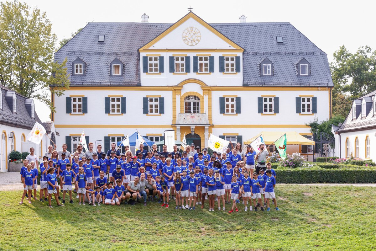 Philipp Lahm A Twitter Mit Dem Philipp Lahm Sommercamp Wollen Wir Jungen Menschen Zeigen Wie Wichtig Bewegung Gesunde Ernahrung Und Personlichkeitsentwicklung Sind Ich Bin Sehr Stolz Dass Dieses Tolle Projekt Meiner Stiftung