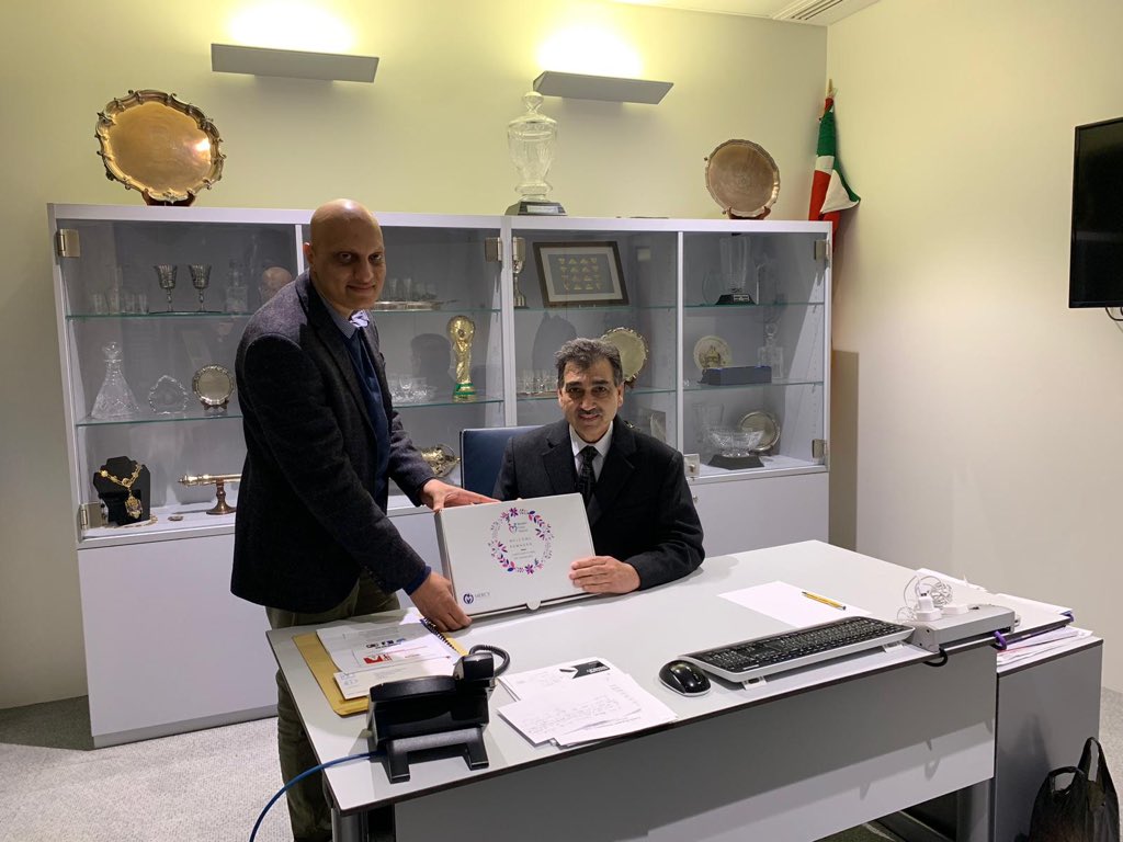 ShadimHussain's tweet photo. Next stop @wembleystadium to watch @ManCity ... I wish
Thank you to the @mayorofbrent Arshad Mahmood for supporting #Fosterfriday2019 and our #ramadhangift campaign #leadership #Diversity #Hardwork https://t.co/Oe5GKz4cZK