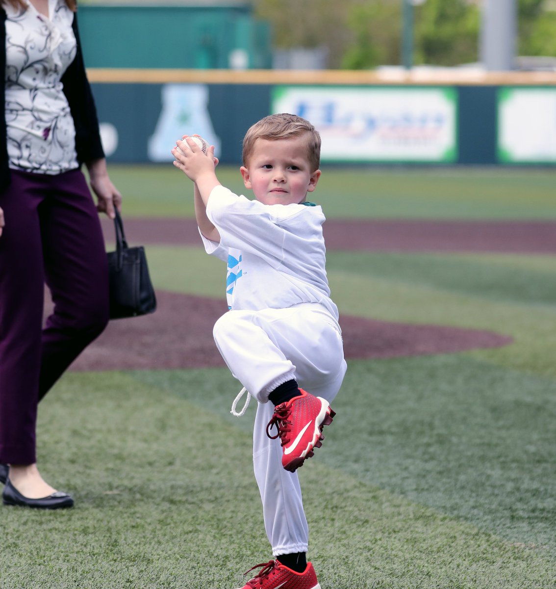 ScroogeDaddy's tweet photo. THE most adorable 1st pitch, in ALL of Baseball.
#Tulane celebrates #HeroWeekend.
Children's Hospital of New Orleans https://t.co/ySQDqT2vPi