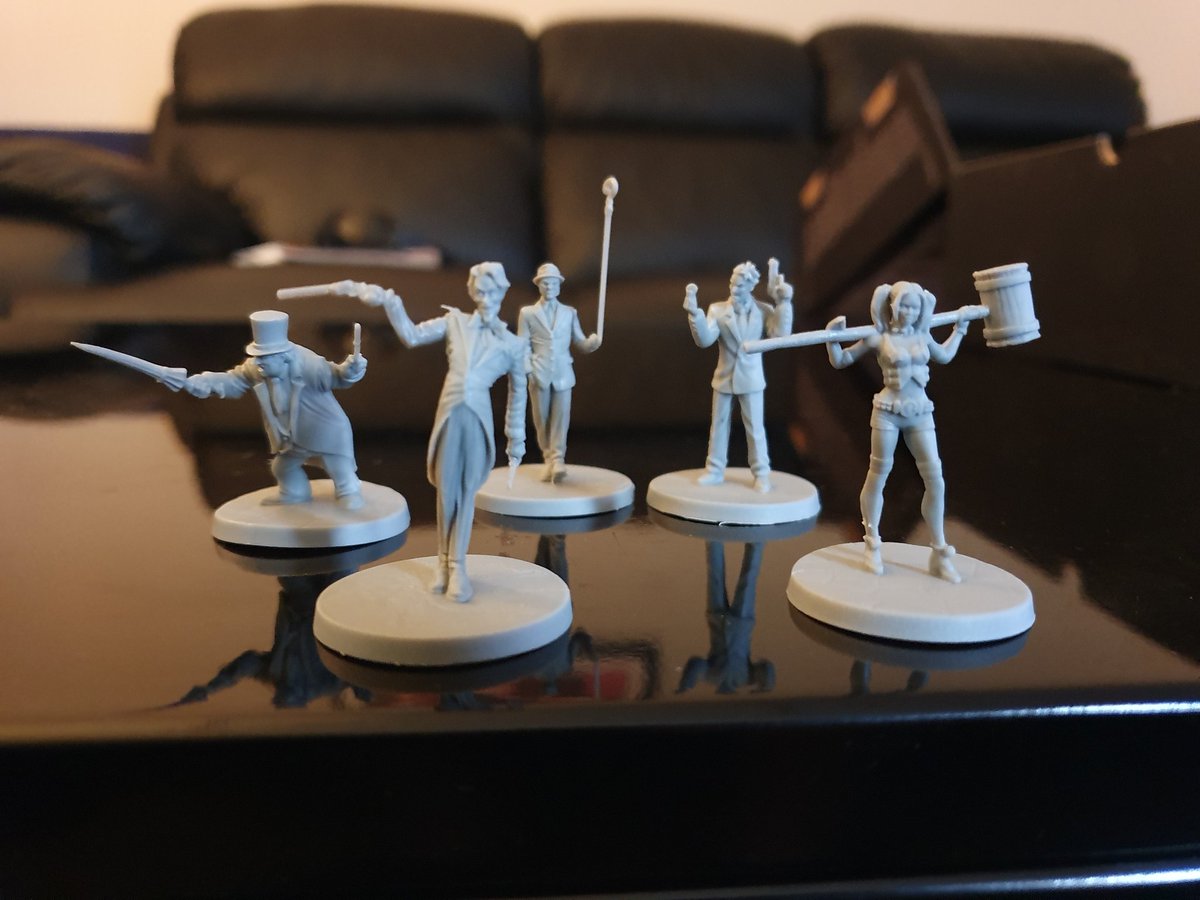 CmdrPete's tweet photo. A quick RL interdiction (but only because it's awesome!) π Delivered today, new Gotham City Chronicles game bought on Kickstarter a year ago! #GeekOverload https://t.co/oFApU9iN84